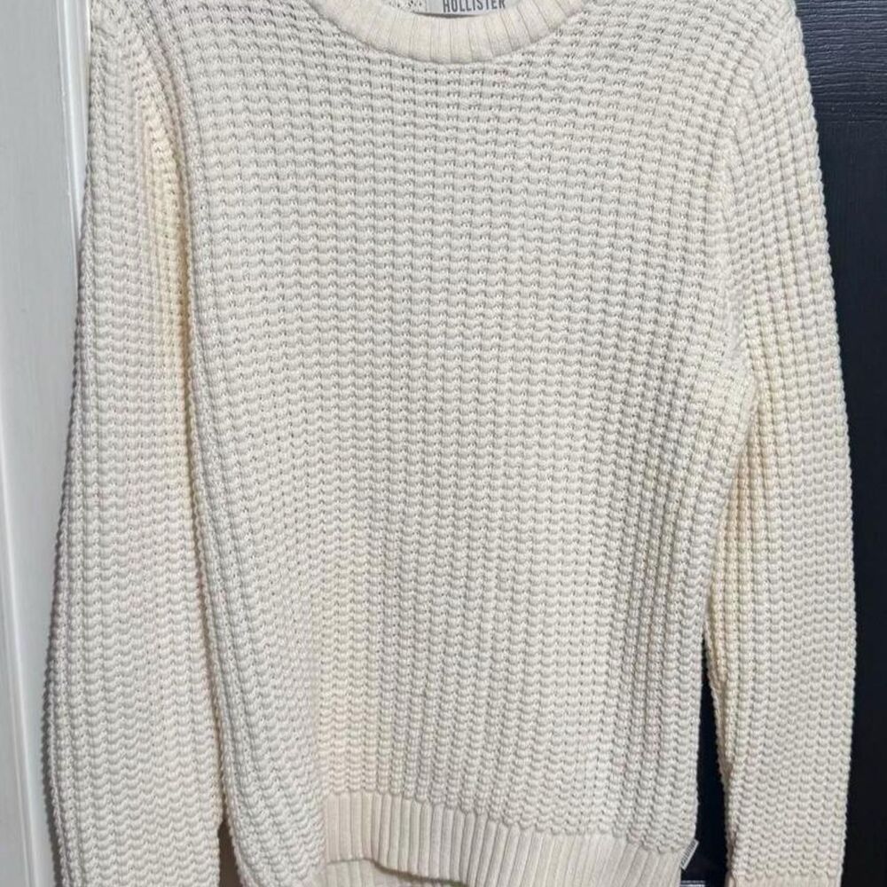 Hollister Women's Cream Sweater